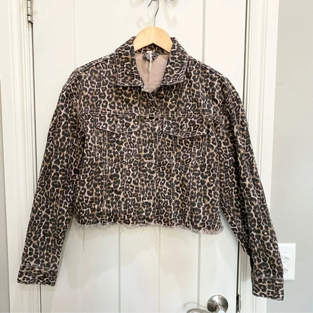 Free People animal leopard cheetah jacket with cropped cutoff hemline size xs - Picture 1 of 12